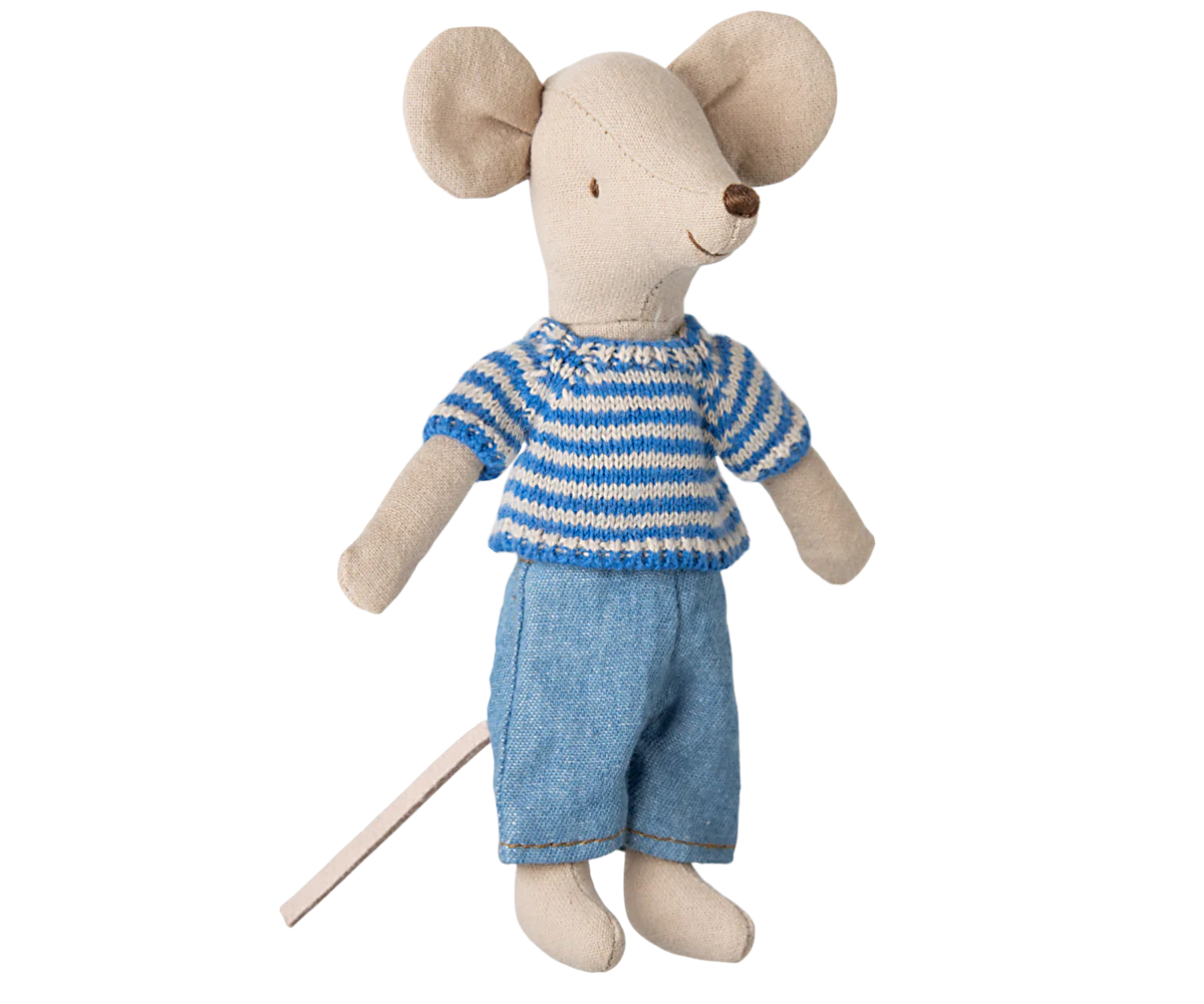 Knitted sweater and pants for Big brother mouse