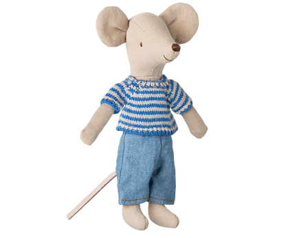 Knitted sweater and pants for Big brother mouse