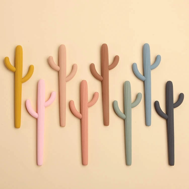 https://www.liltulips.com/cdn/shop/products/cactus-silicone-straw-teether-beige-miminoo-lil-tulips-29854456086646.jpg?v=1659384509&width=750