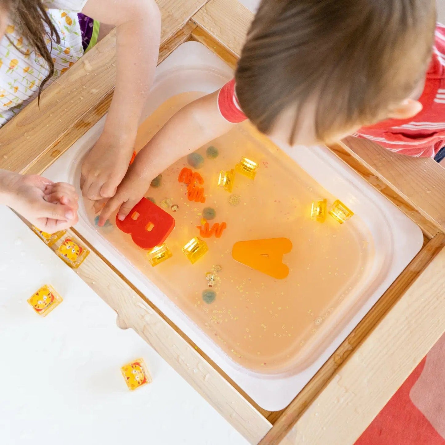 Daniel Tiger's Neighborhood - Light-Up Cubes Glo Pals Lil Tulips